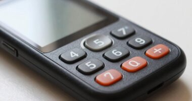 Senior-Handy mit großen Tasten